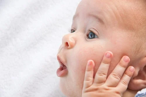 Babys lesen von den Lippen ab